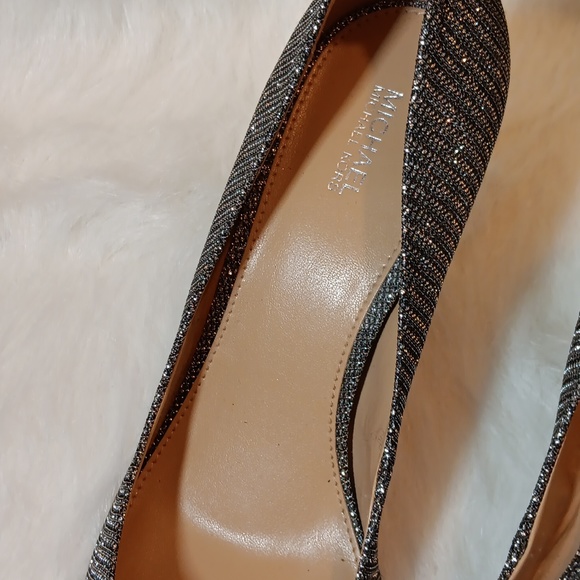 Michael Kors Shimmering Silver/Black Size 10 M aprox : 4" Heels. - Picture 9 of 11